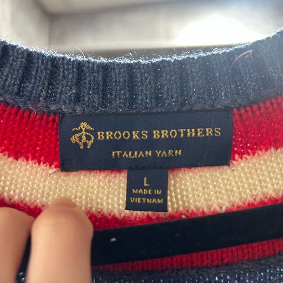 Vintage-Inspired Tennis V-Neck Sweater - Picture 4 of 5